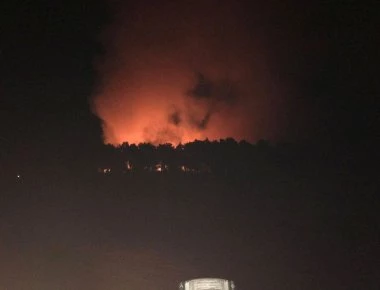 Φωτιά σε εξέλιξη στην Αλόννησο - 17 πυροσβέστες επιχειρούν ενώ εκκενώθηκε ξενοδοχείο